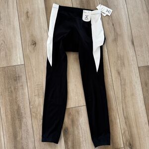 Xersion Women’s Medium Black White Padded Cycling Leggings High Rise Anti-Odor